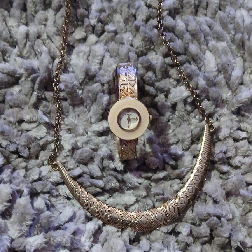 Elegant Gold-Tone Necklace and Bracelet Set